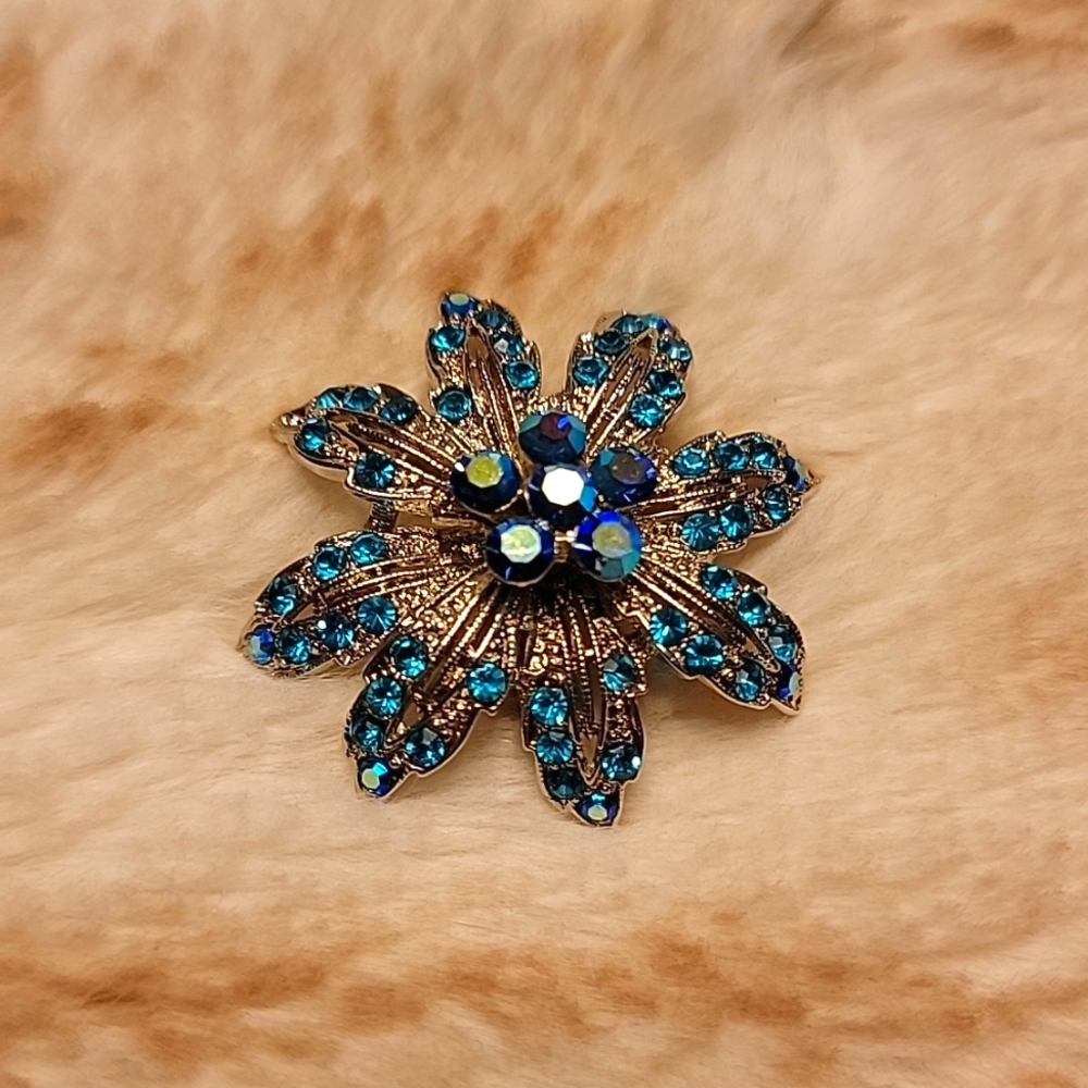 Gorgeous VINTAGE Brooch